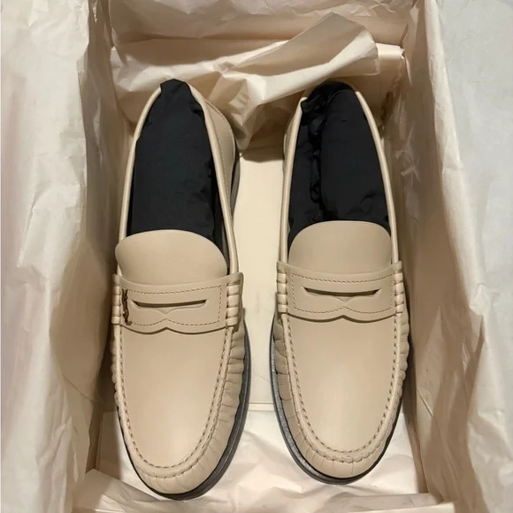 Saint Laurent Cream Loafers - Picture 4 of 6